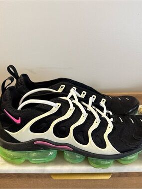 Nike Kids Black, Pink & Green vapor max Air-Style Sneakers